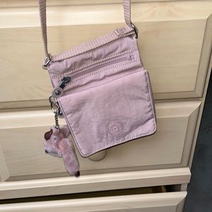 Kipling Crossbody Bag (lots of pockets, lots of storage) Adjustable strap!